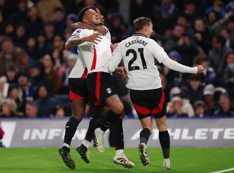 比赛结束后球员激动落泪